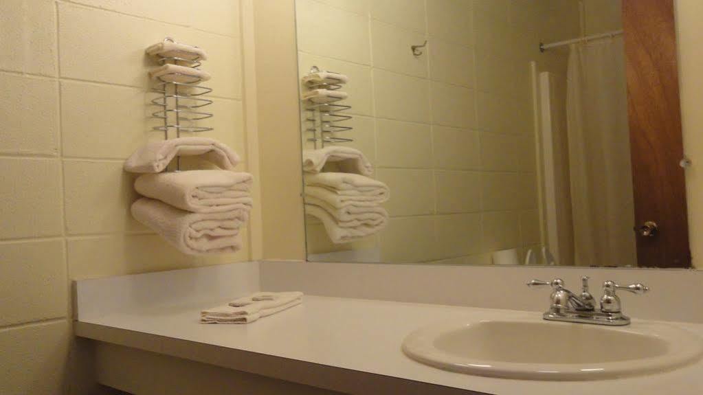Attican Motel - Attica - Batavia - Warsaw - Darien Lake מראה חיצוני תמונה