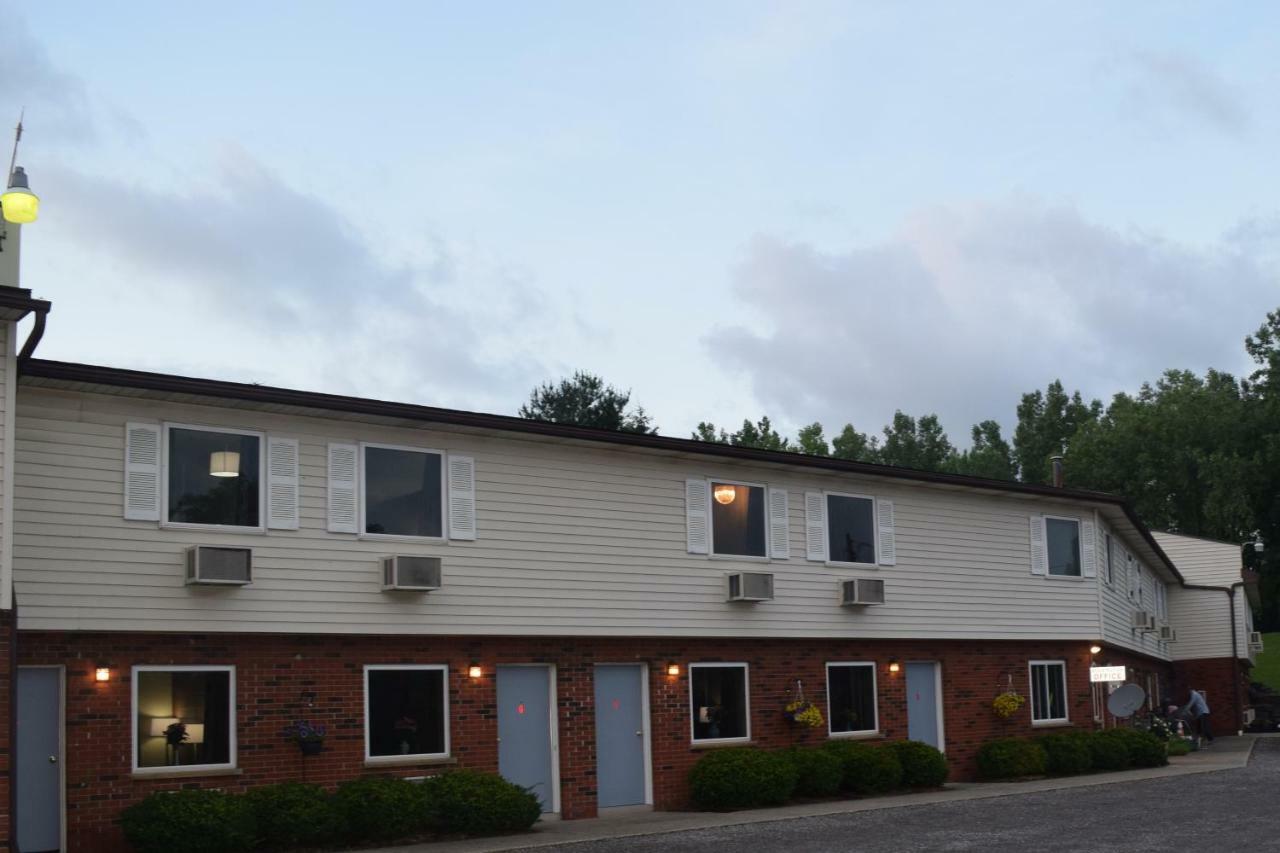 Attican Motel - Attica - Batavia - Warsaw - Darien Lake מראה חיצוני תמונה